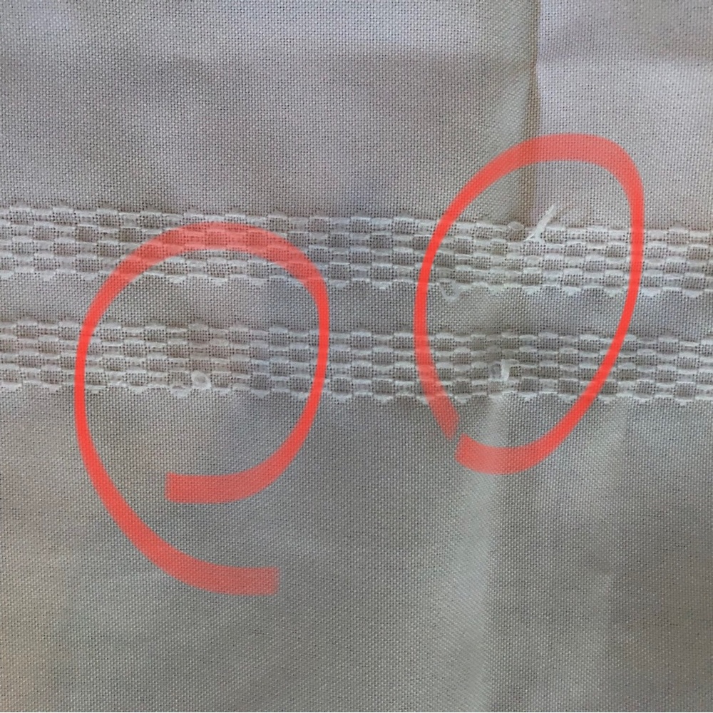 Beautiful Vintage Tablecloth with simple elegant classic raised pattern - Picture 10 of 10